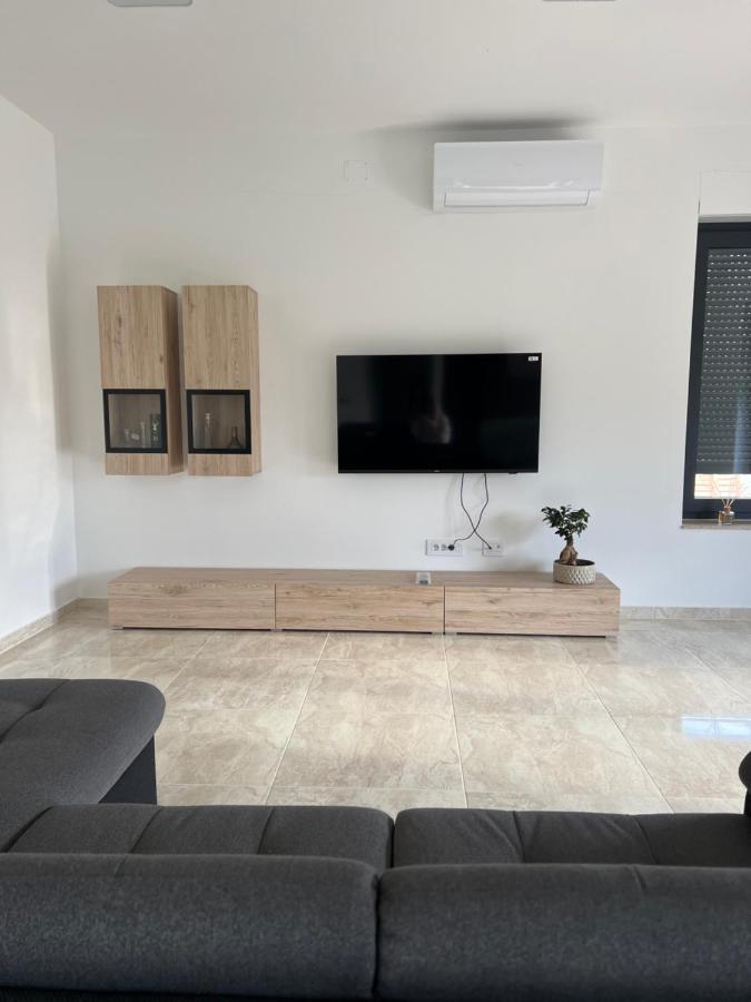 Modern Home Ula Brtonigla Εξωτερικό φωτογραφία