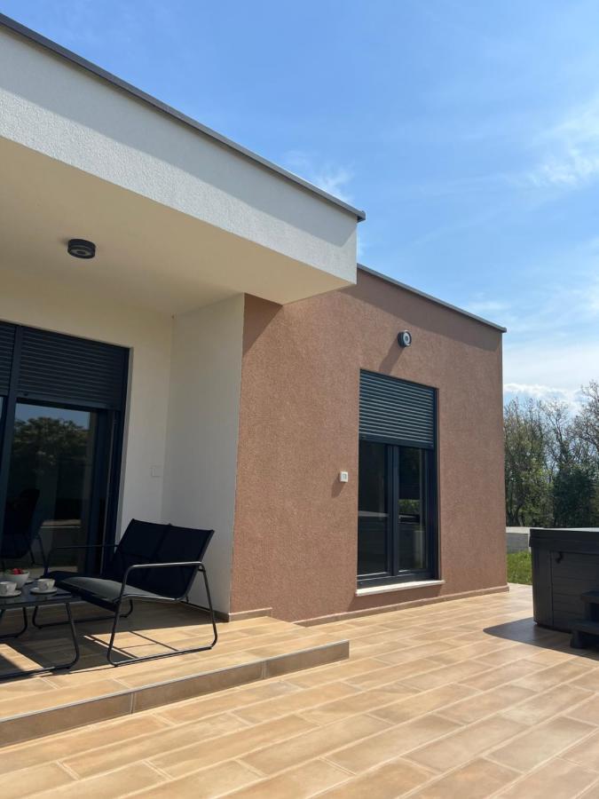 Modern Home Ula Brtonigla Εξωτερικό φωτογραφία